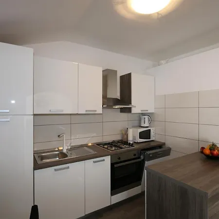 Petra Apartment *